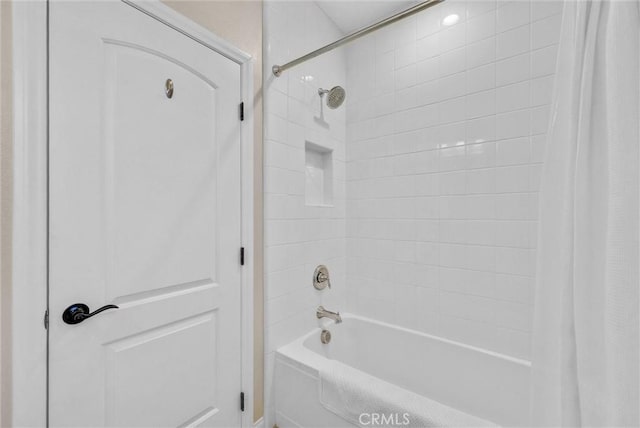 bathroom featuring shower / tub combo