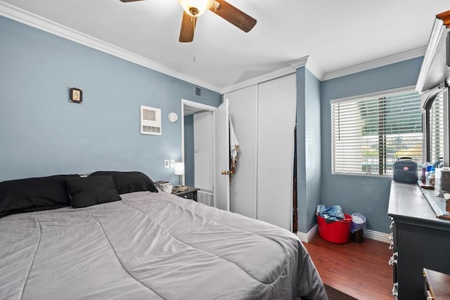 bedroom featuring ornamental molding, a closet, ceiling fan, and dark wood-type flooring