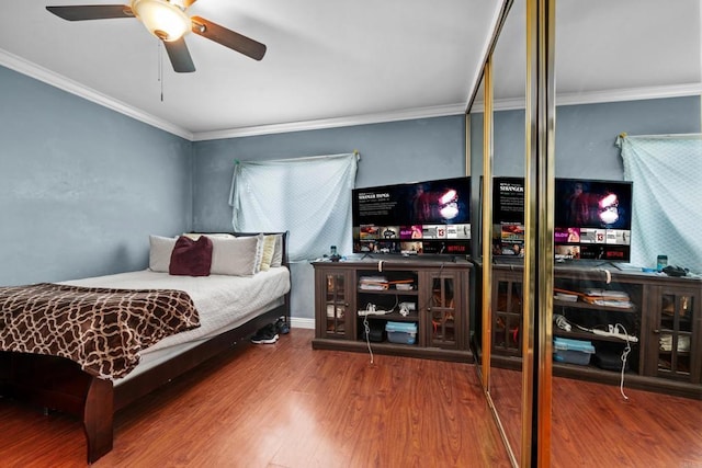 bedroom with hardwood / wood-style floors, ceiling fan, and ornamental molding