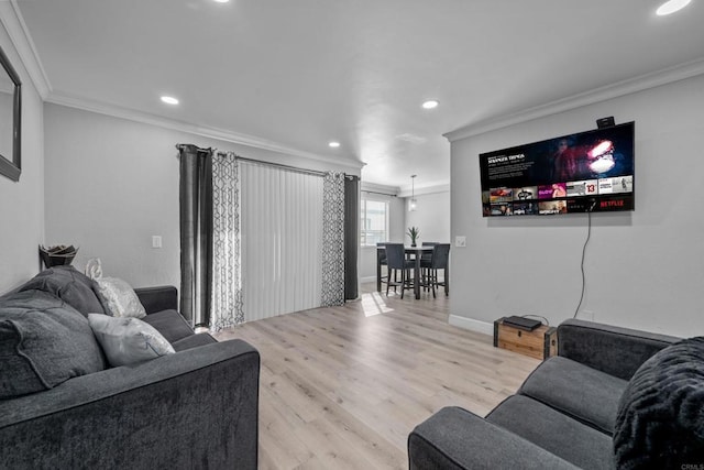 living room with light wood-type flooring and crown molding