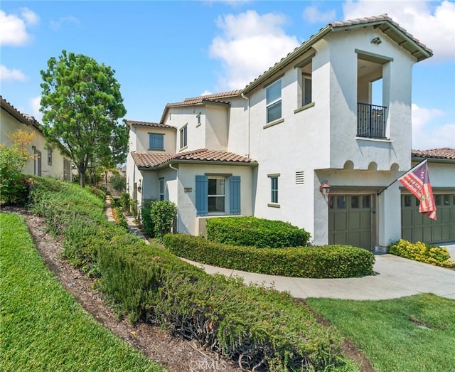 view of front of house featuring a balcony and a garage