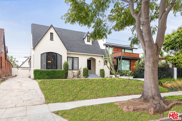 view of front of house with a front lawn