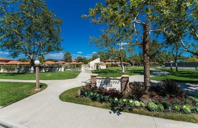 view of home's community featuring a lawn