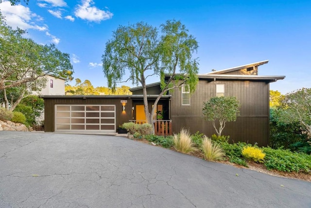 view of front facade featuring a garage