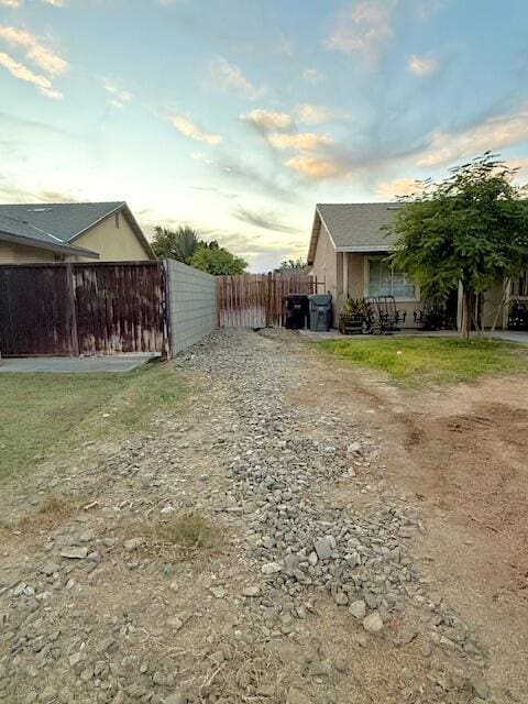 view of yard at dusk