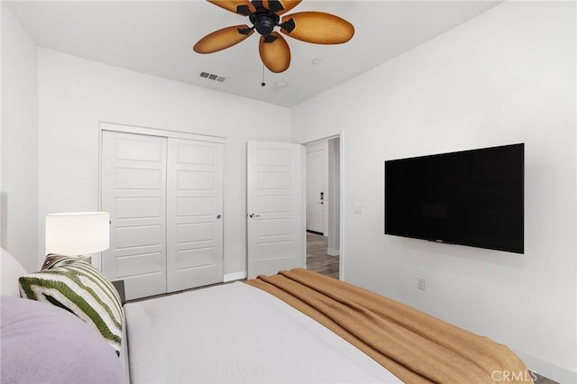 bedroom featuring a closet, visible vents, and ceiling fan