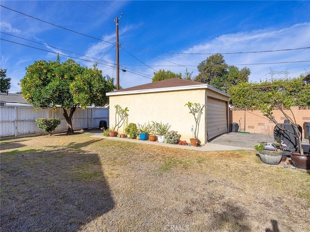 view of yard featuring an outbuilding and a garage