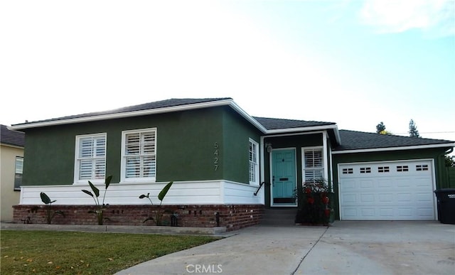 view of front facade featuring a garage