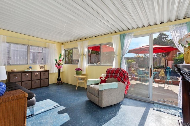 sunroom with lofted ceiling