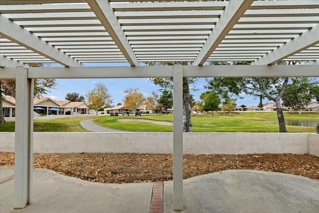 view of yard featuring a pergola