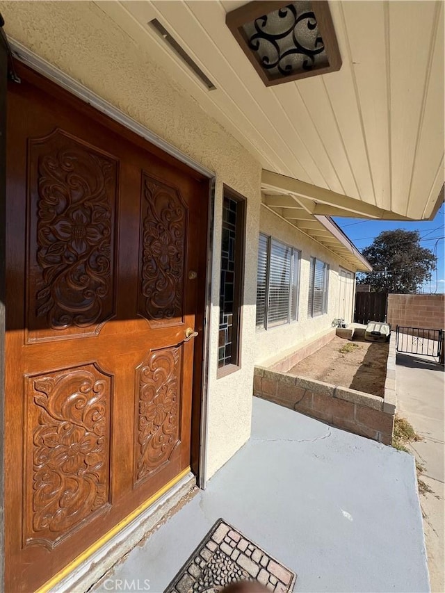 property entrance featuring stucco siding