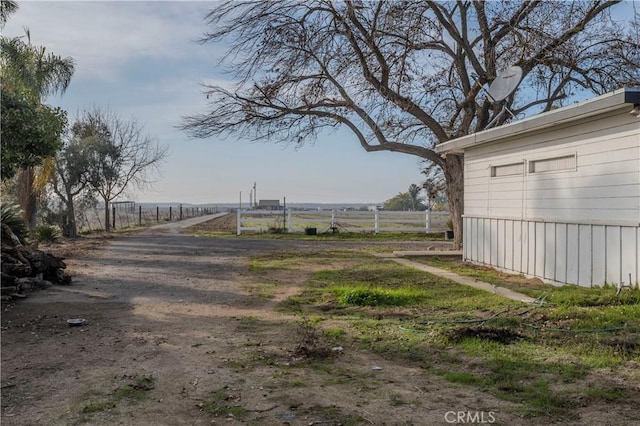 view of yard featuring a rural view