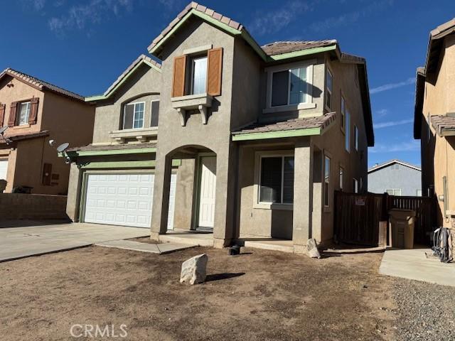 view of front property featuring a garage