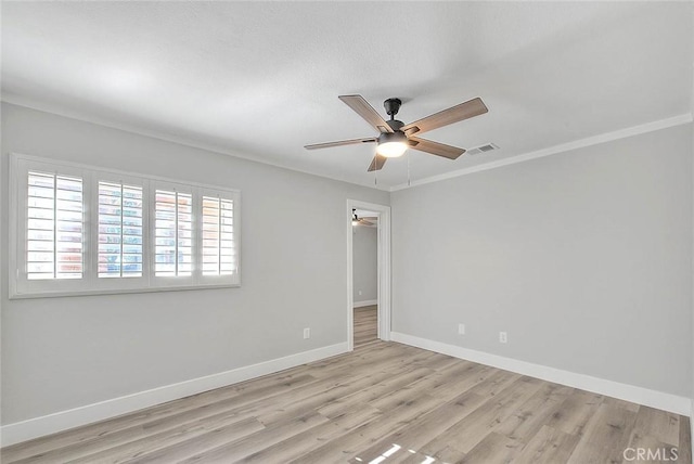 unfurnished room featuring light wood-type flooring, ceiling fan, and crown molding