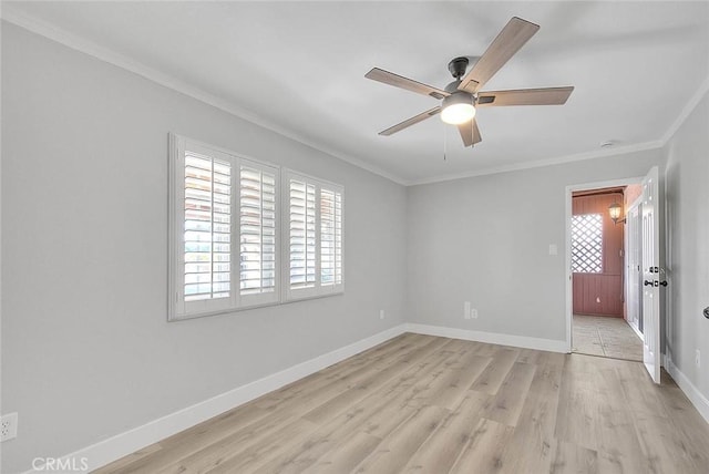 unfurnished room featuring ceiling fan, light hardwood / wood-style floors, and ornamental molding