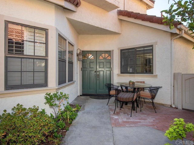 entrance to property featuring a patio area