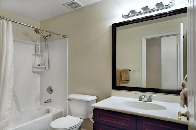 full bathroom featuring shower / tub combo with curtain, vanity, and toilet