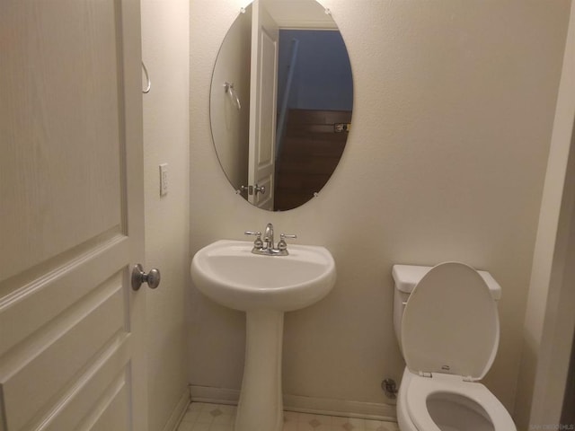 bathroom featuring toilet and sink