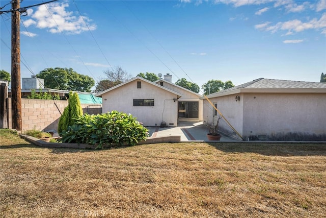 rear view of house featuring a lawn