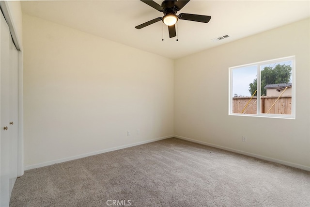 carpeted empty room featuring ceiling fan