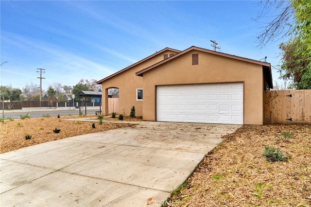 view of front facade featuring a garage