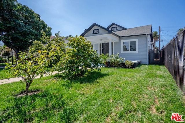 view of front of house featuring a front yard