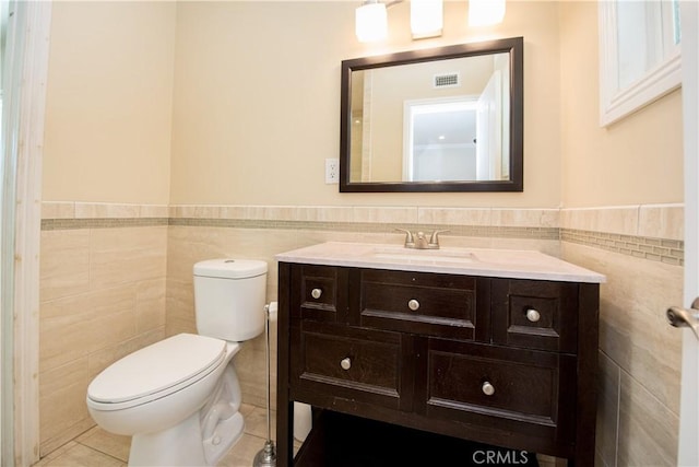 bathroom featuring tile patterned floors and tile walls