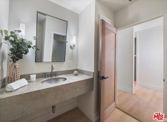 bathroom featuring sink