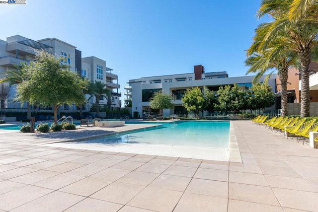 view of swimming pool