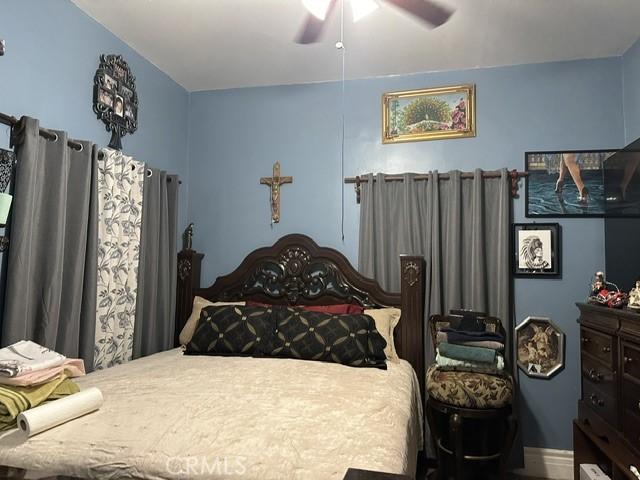 bedroom featuring ceiling fan