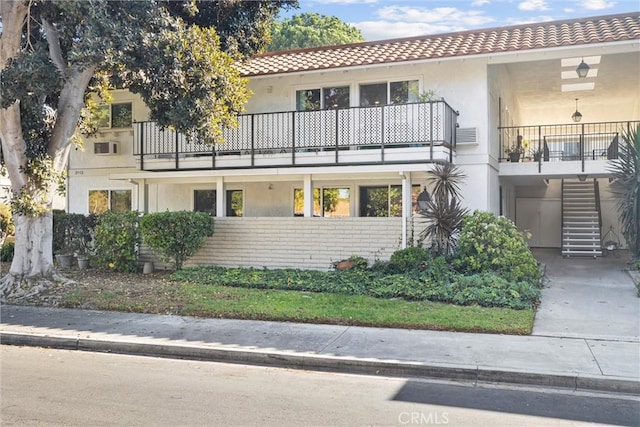 view of front of house featuring a balcony