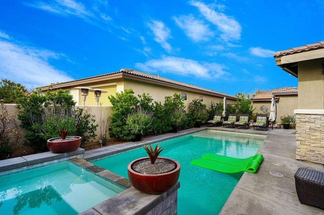 view of pool featuring an in ground hot tub and a patio area