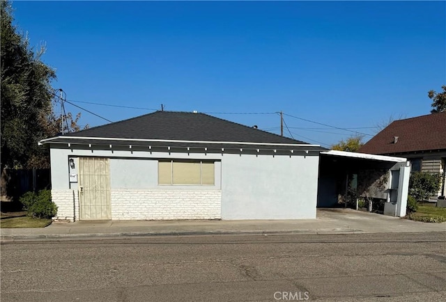 view of front of home with a carport