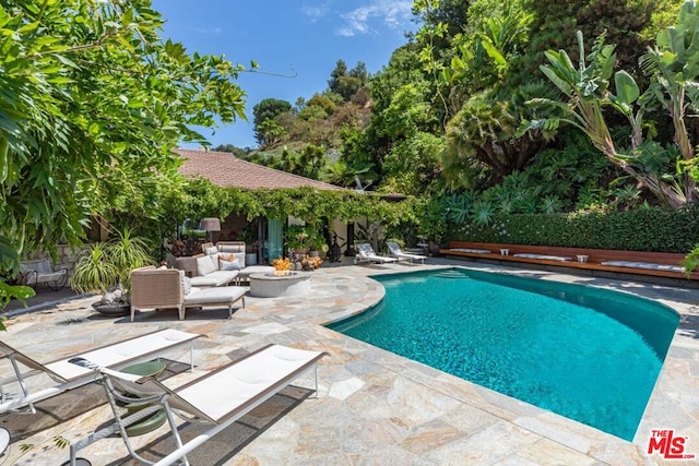 view of swimming pool featuring a patio area and an outdoor living space