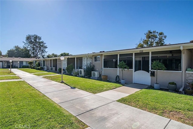 view of front of home featuring a front lawn