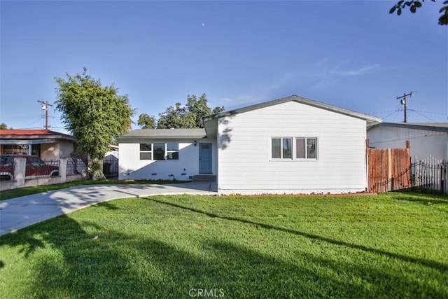 ranch-style home with a front lawn