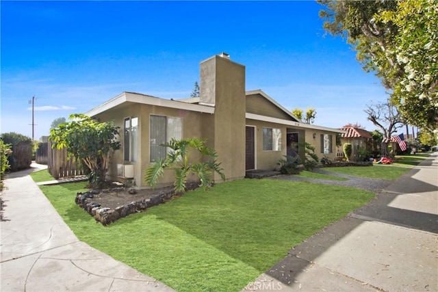 view of front of home featuring a front yard