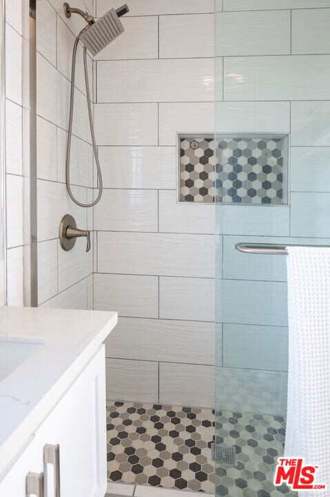 bathroom with a shower with curtain and vanity