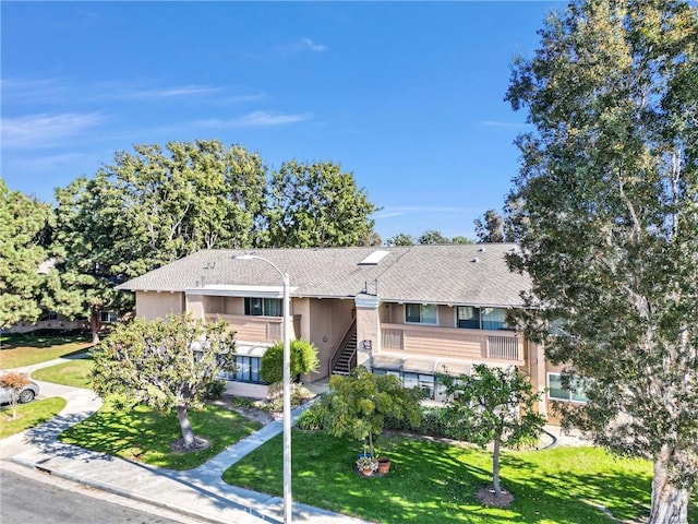 view of front of property with a front lawn