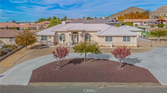 view of front of house featuring a mountain view