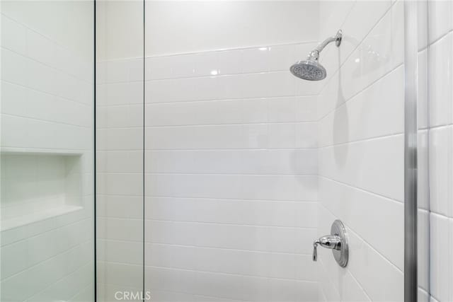 room details featuring a tile shower