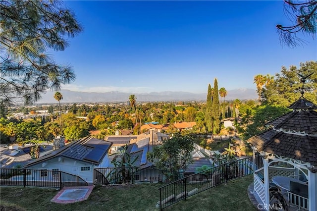 birds eye view of property featuring a mountain view