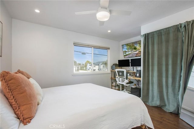4698 Heil Ave Unit 23C, Huntington Beach, CA 92649 - bedroom featuring wood finished floors, recessed lighting, a ceiling fan, and a desk