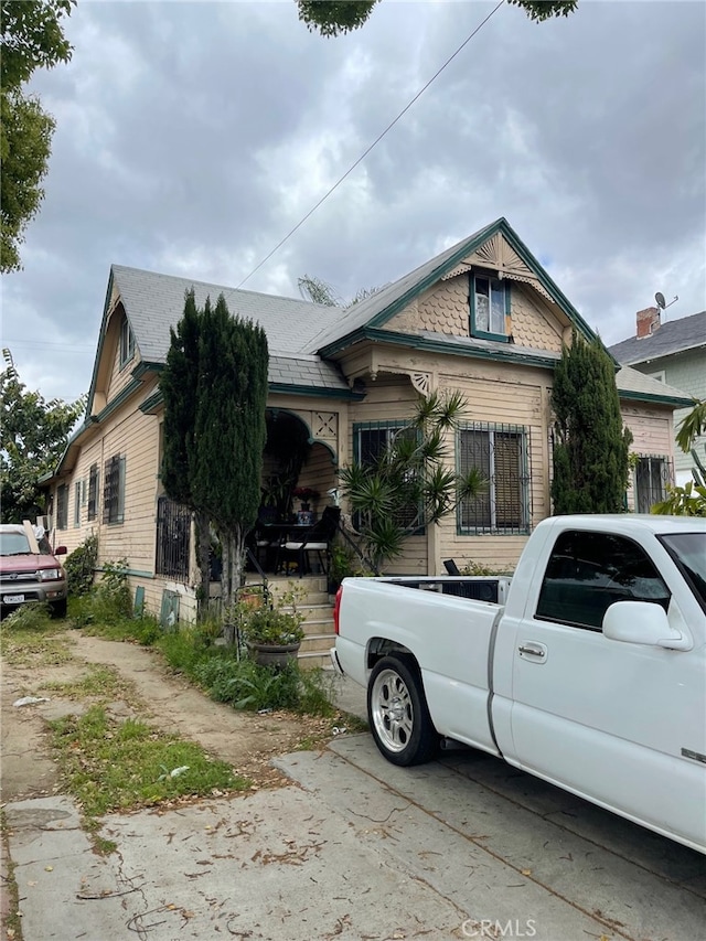 view of front of property