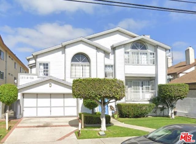 view of front of house featuring a front yard