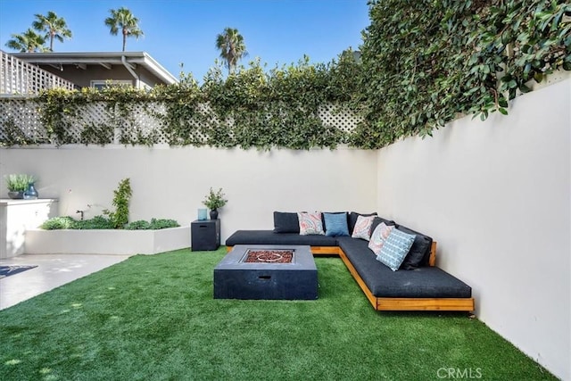 view of yard featuring a fire pit