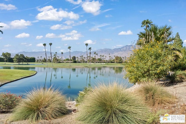 water view with a mountain view