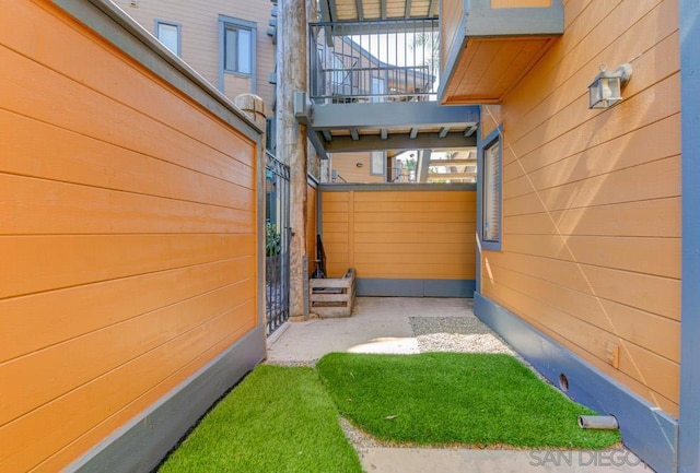 view of yard with a balcony