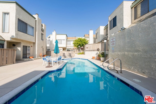 view of swimming pool featuring a patio