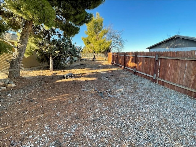 7928 Oakwood Ave, Hesperia, CA 92345 - view of yard
